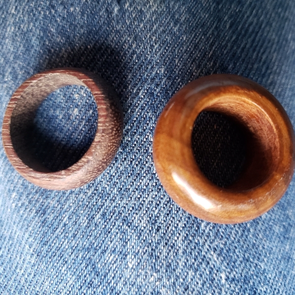 Lot of Two Wooden Rings - Picture 3 of 3